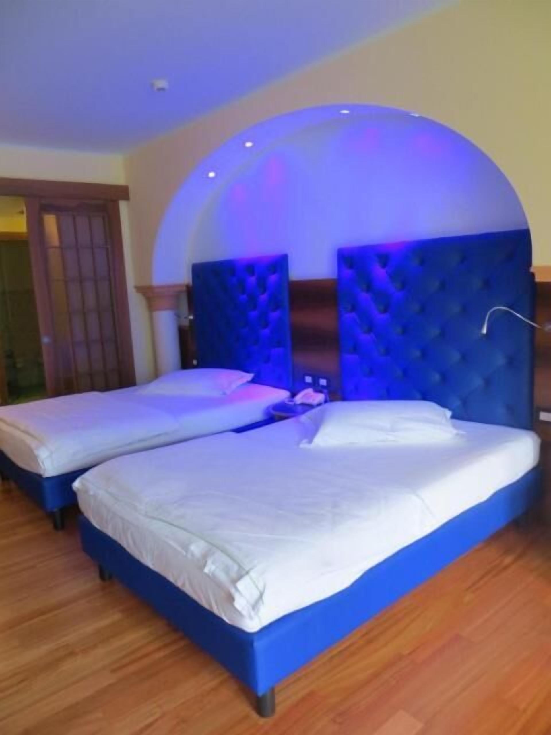 minibar, in-room safe, cots/infant beds, free wifi