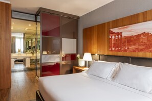 Suite | Down comforters, minibar, in-room safe, desk - H10 Roma Città (Rome)