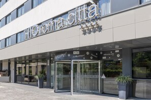 Vista frontal de la propiedad