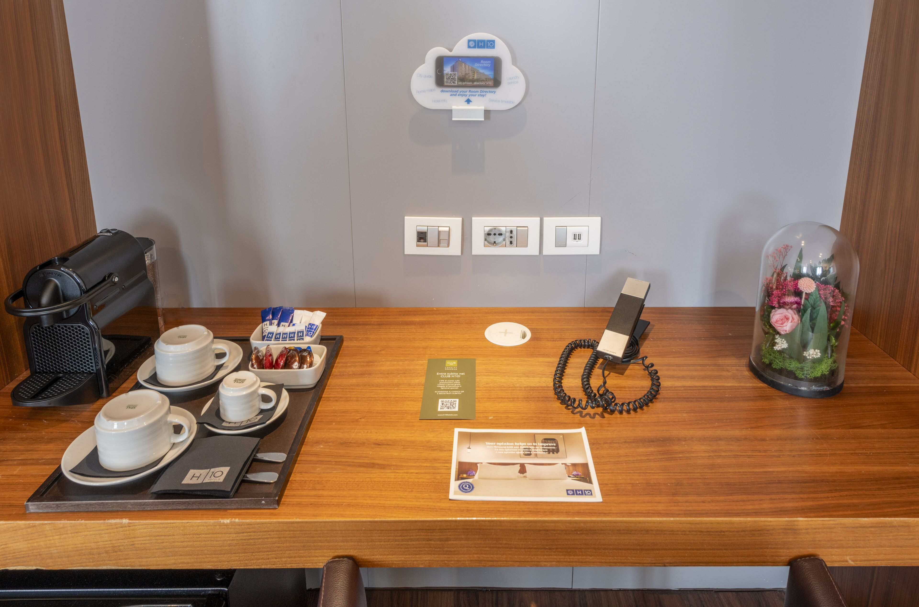 suite | in-room dining