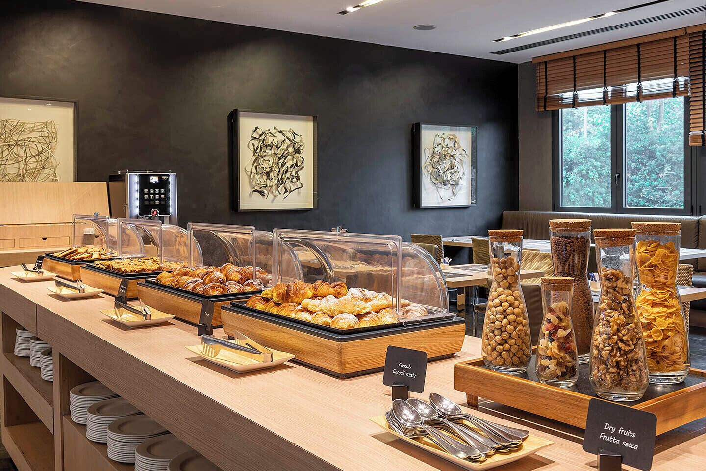 Daily buffet breakfast (EUR 17 per person)