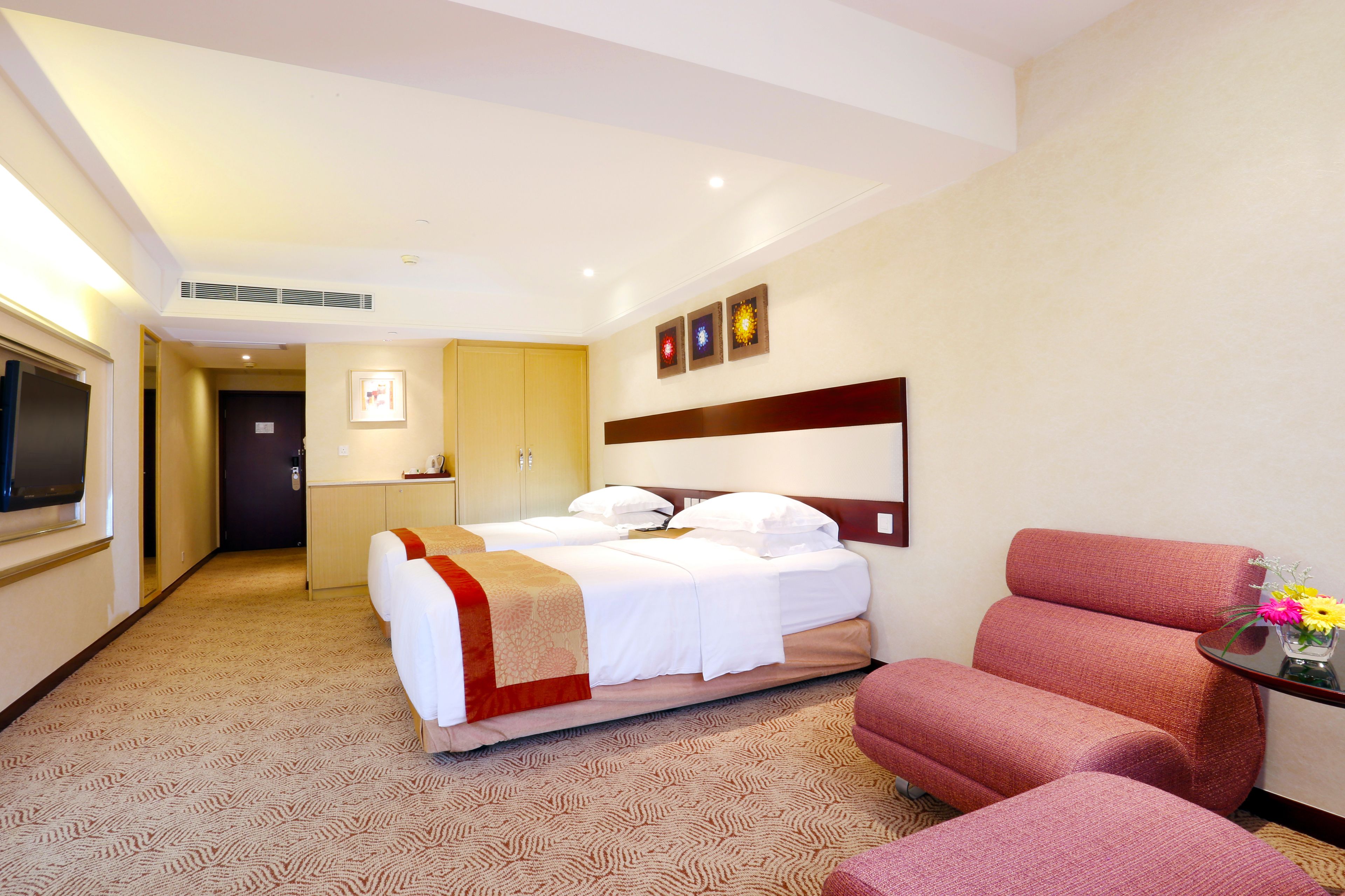 premier deluxe room, 2 single beds | minibar, in-room safe, desk, iron/ironing board