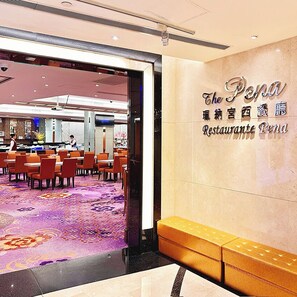 2 restaurants, breakfast, lunch, dinner served; Chinese cuisine 