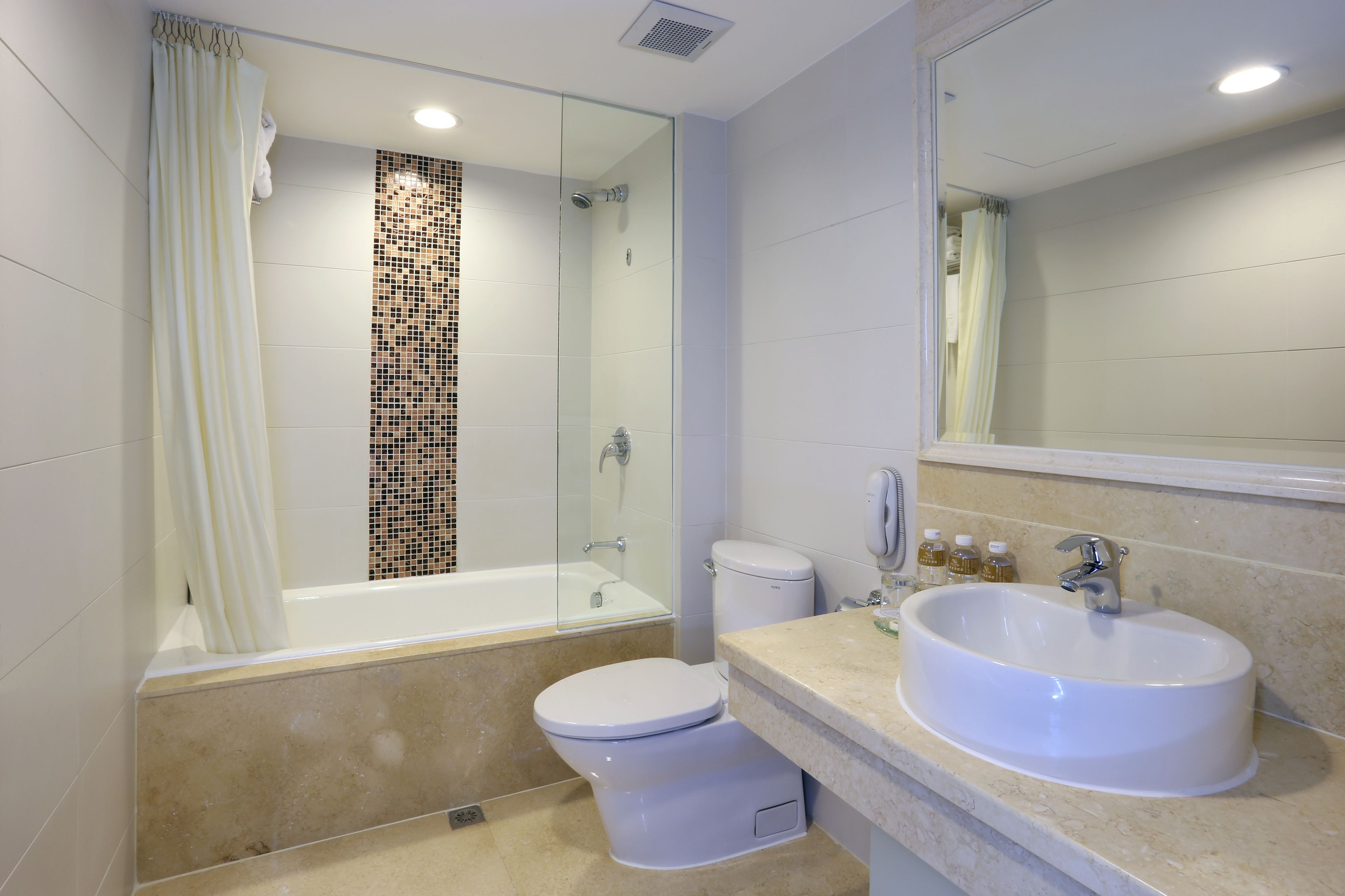 triple room | bathroom | free toiletries, hair dryer, slippers, towels