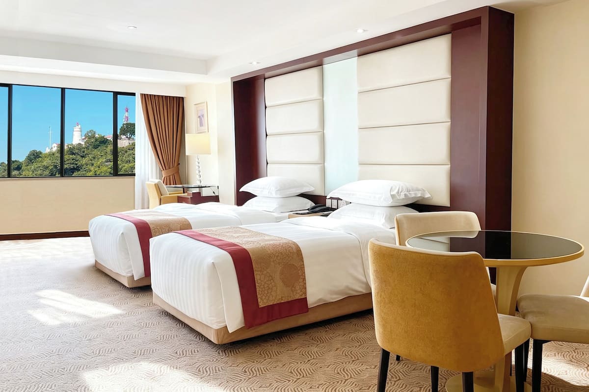 Minibar, in-room safe, desk, iron/ironing board