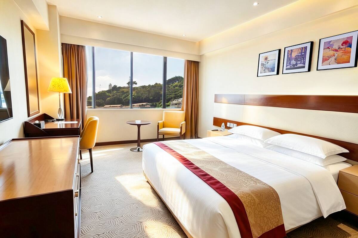 Elite Room, 1 Double Bed | Minibar, in-room safe, desk, iron/ironing board