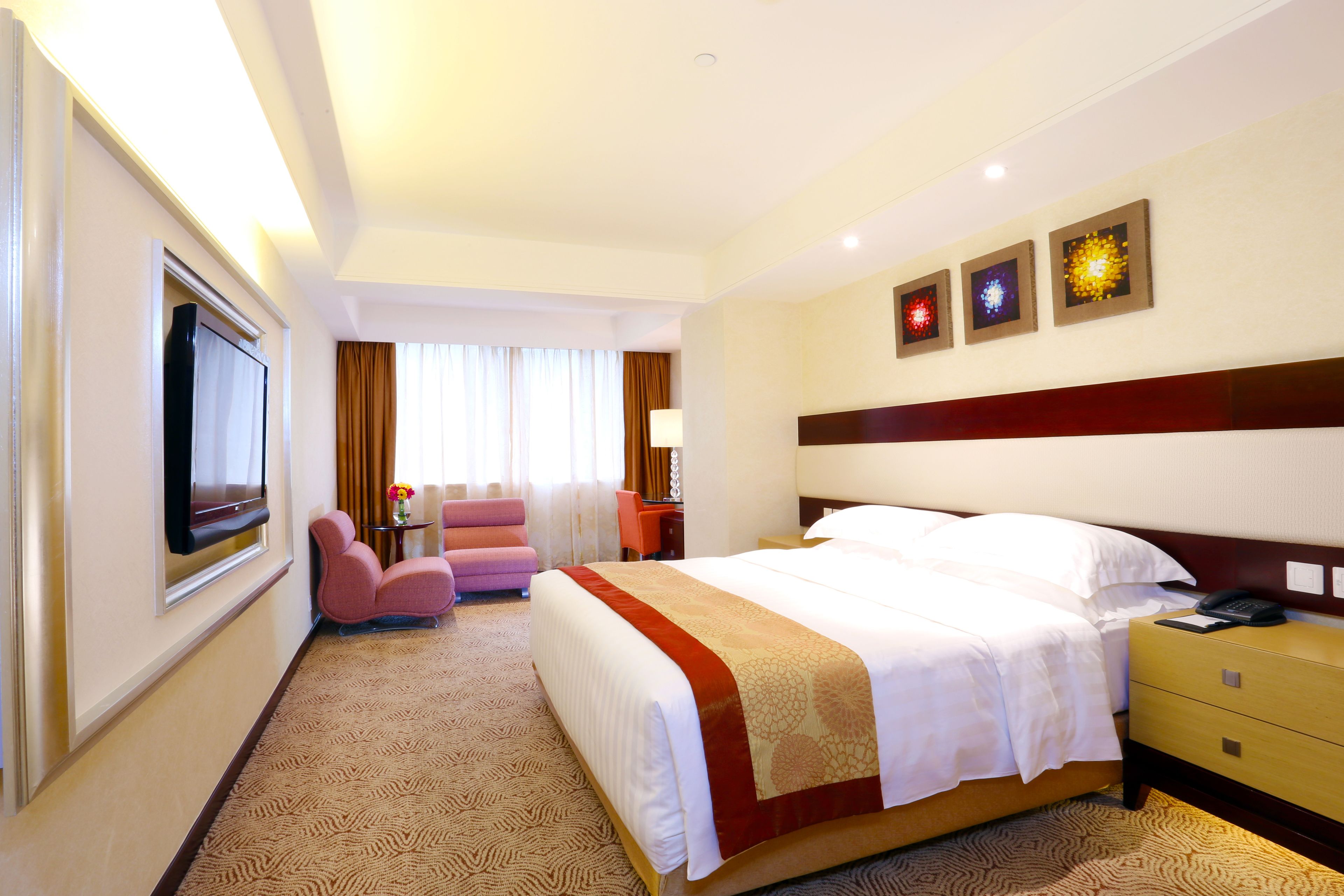 premier deluxe room,1 double bed | minibar, in-room safe, desk, iron/ironing board
