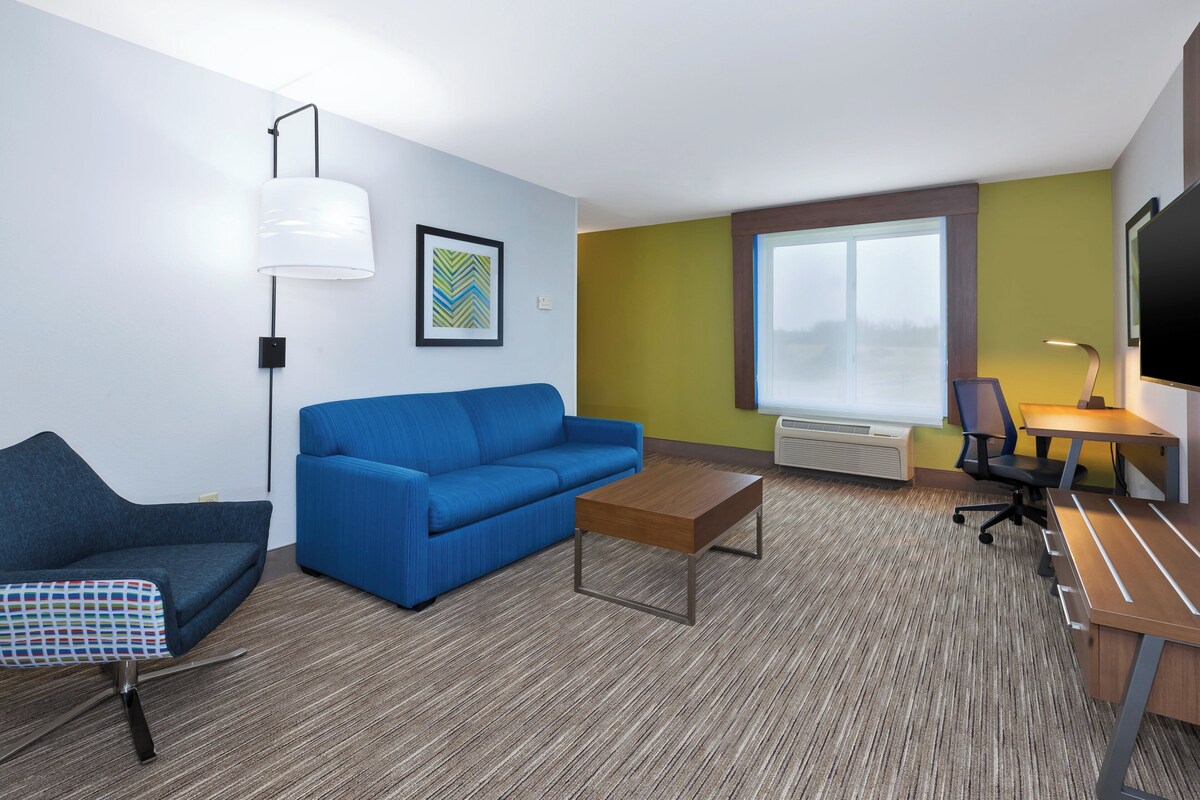 Suite, 2 Queen Beds (Additional Living Area) | Room amenity
