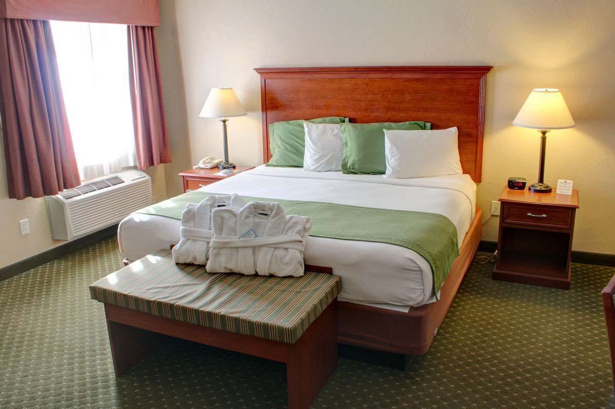 Desk, cots/infant beds, rollaway beds, free WiFi