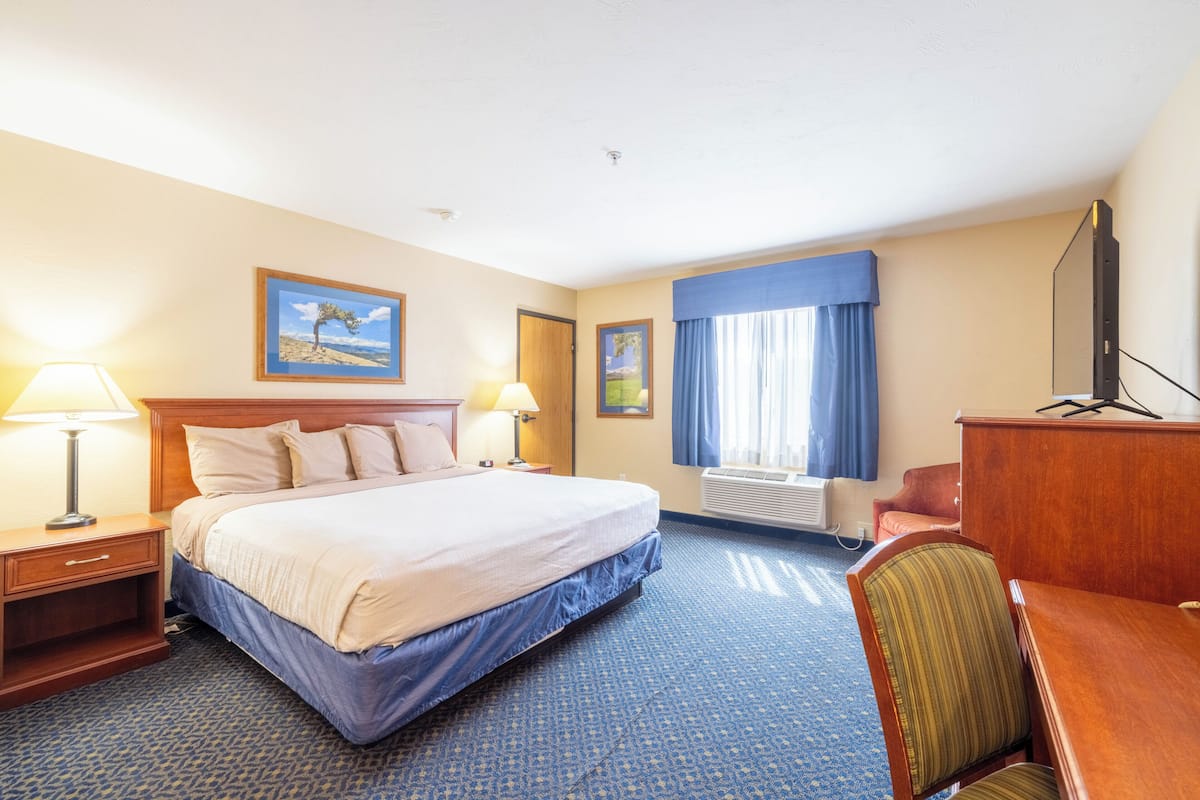 Standard Room, 1 King Bed