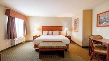 Executive Suite | Desk, cribs/infant beds, rollaway beds, free WiFi