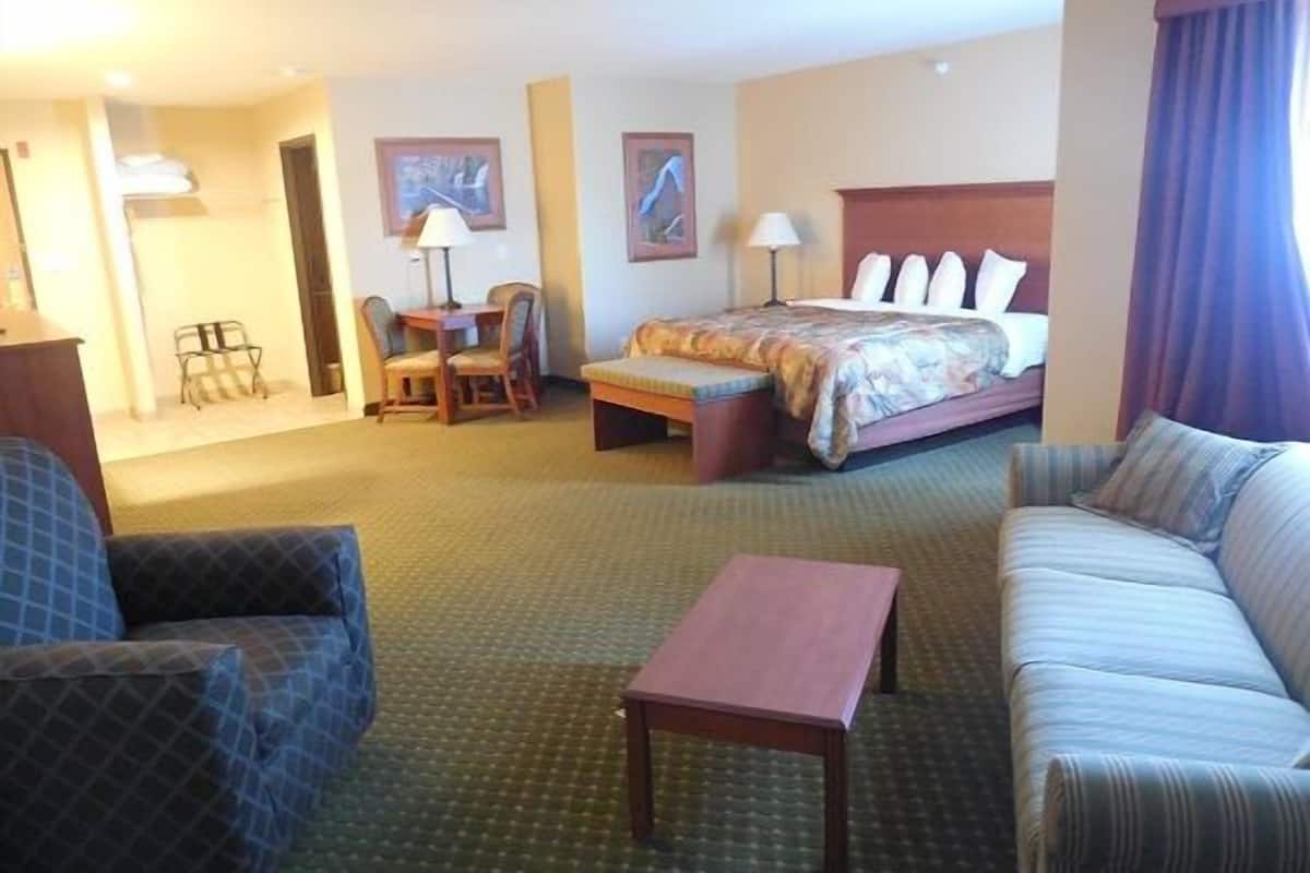 desk, cots/infant beds, rollaway beds, free wifi