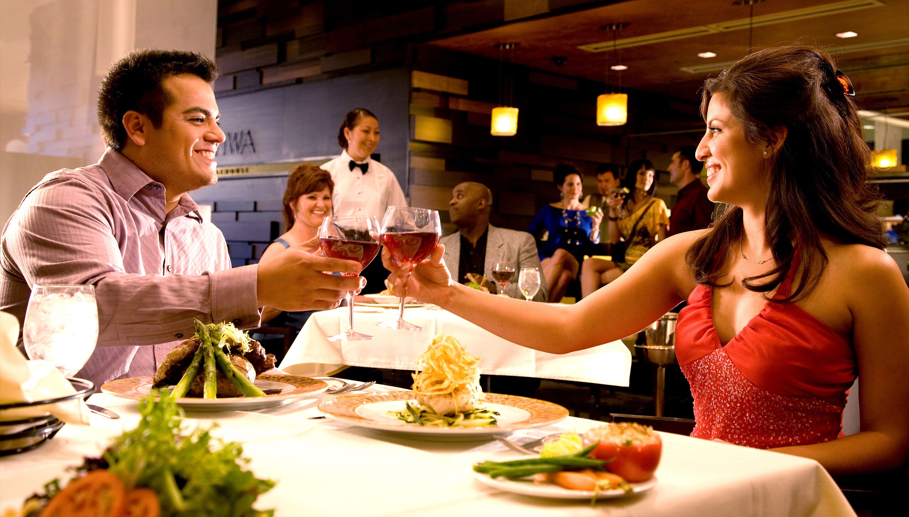 3 restaurants, breakfast served, american cuisine