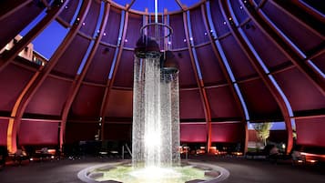 Couples treatment rooms, sauna, hot tub, steam room, body treatments