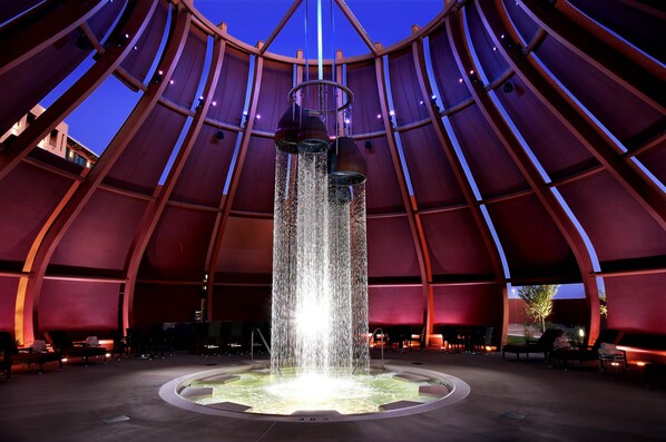 雙人療程室、三溫暖烤箱、浴缸、蒸氣室、美體療程、水療