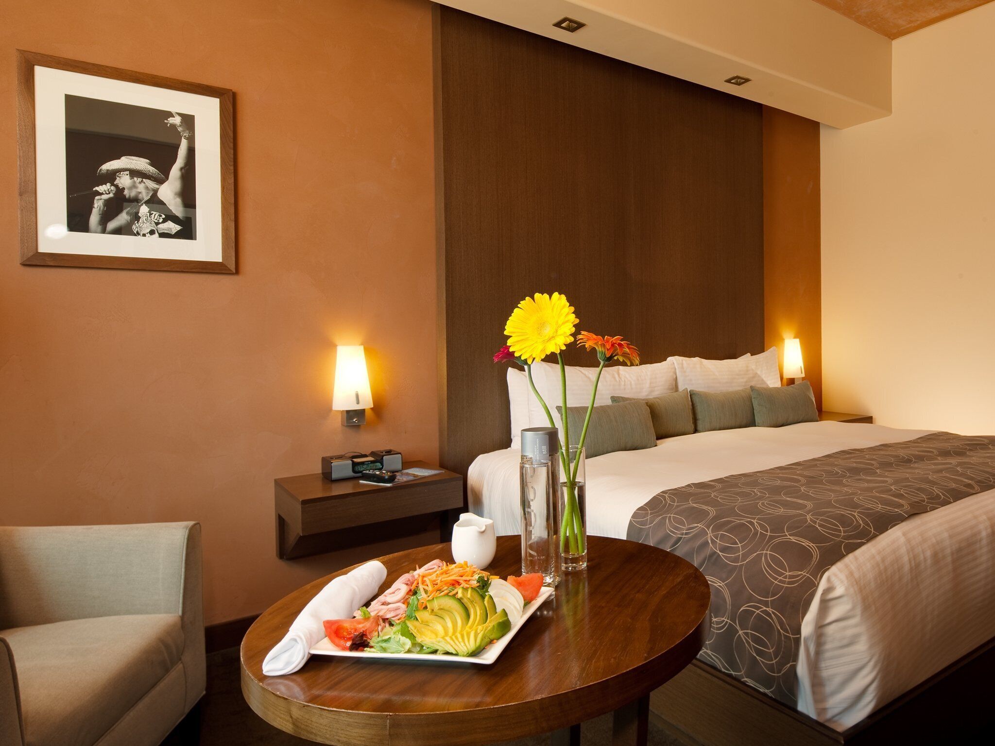 1 bedroom, egyptian cotton sheets, premium bedding, down duvets