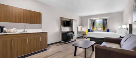 Studio Suite, 1 Queen Bed, Non Smoking