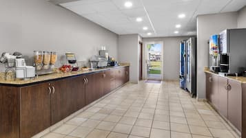 Free continental breakfast on weekdays