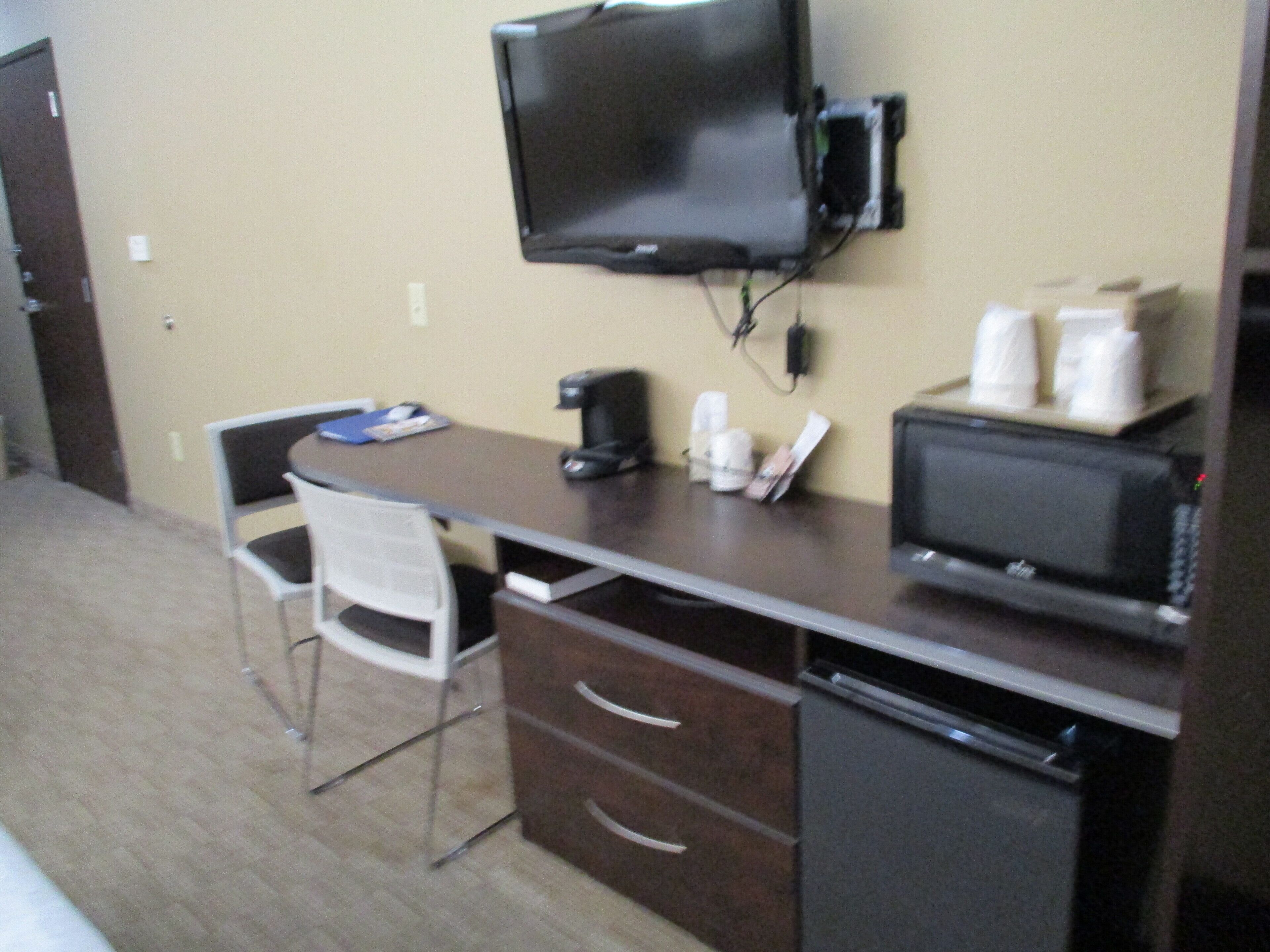 individually decorated, individually furnished, desk, laptop workspace