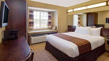 Room, 1 Queen Bed, Non Smoking | Individually decorated, individually furnished, desk, laptop workspace