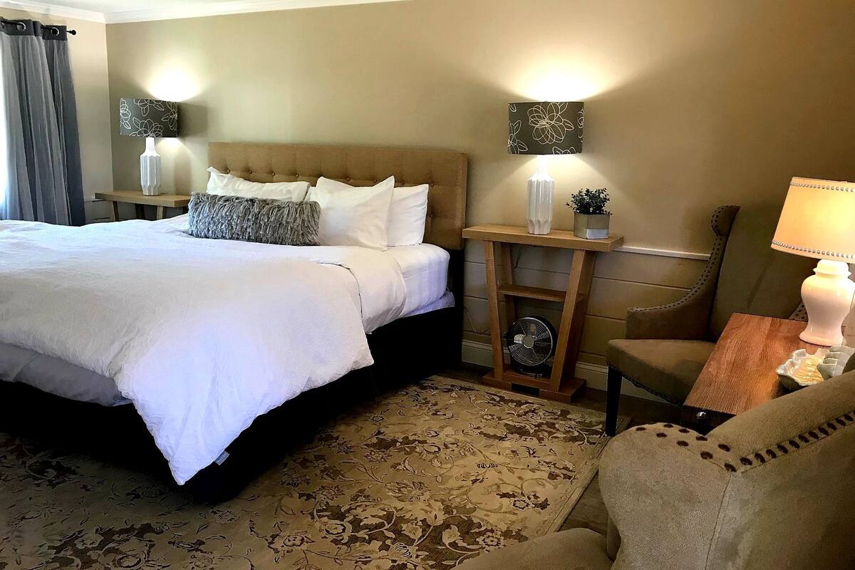 1 bedroom, individually decorated, individually furnished