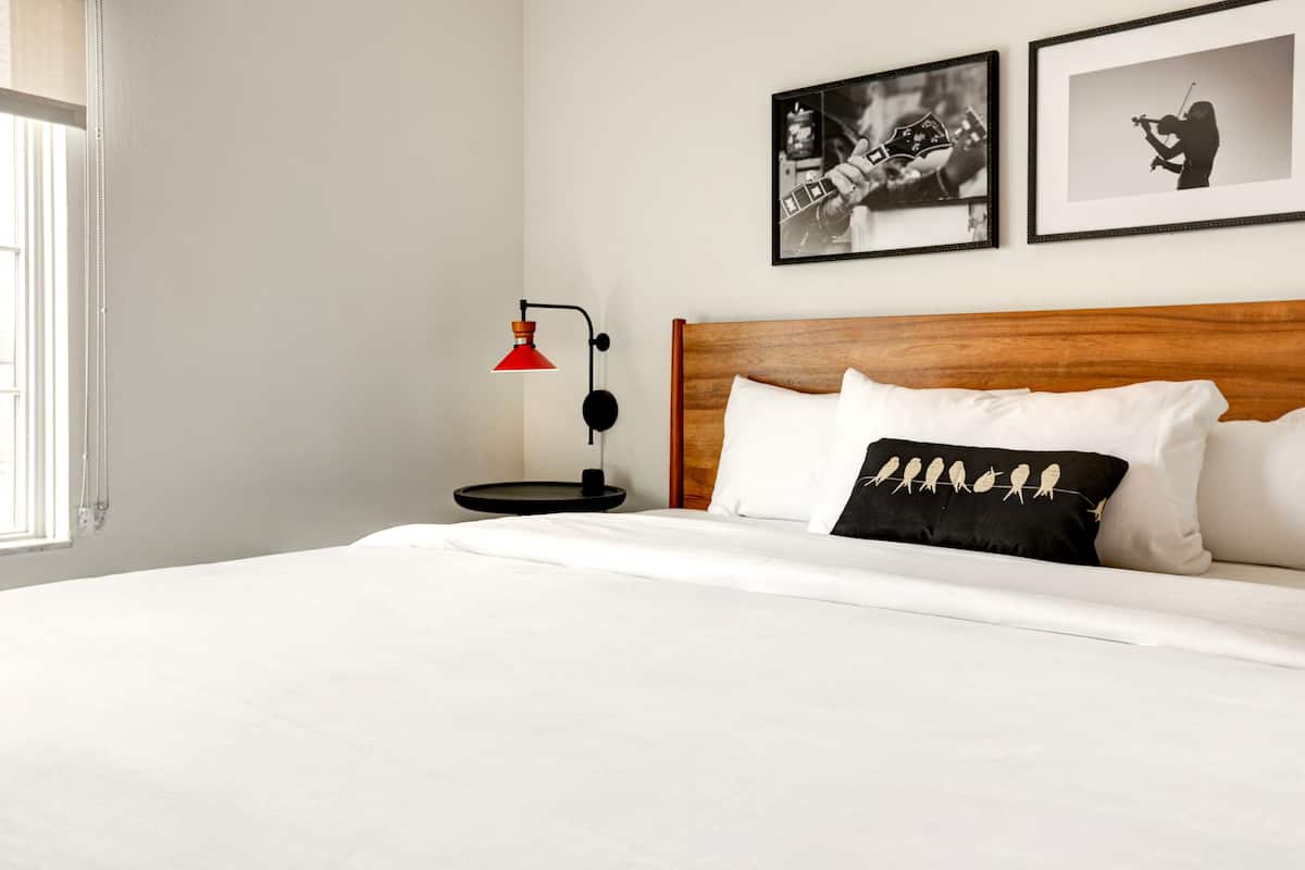 Premium bedding, laptop workspace, iron/ironing board, free WiFi