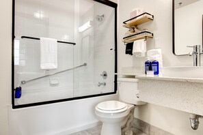 Combined shower/bathtub, eco-friendly toiletries, hair dryer, towels
