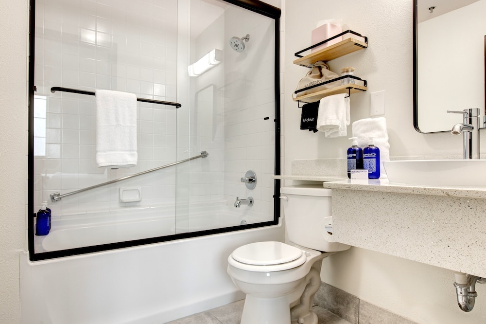 Elwood Hotel & Suites by null