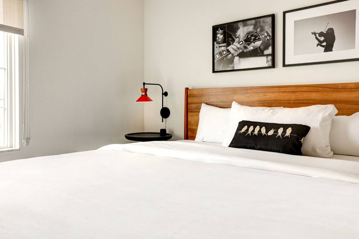 Premium bedding, laptop workspace, iron/ironing board, free WiFi