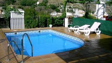 Bañera de hidromasaje al aire libre