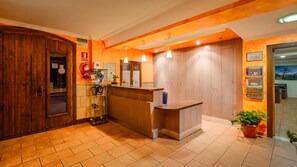 Reception - Hotel Rural Huerta del Laurel (Monachil)