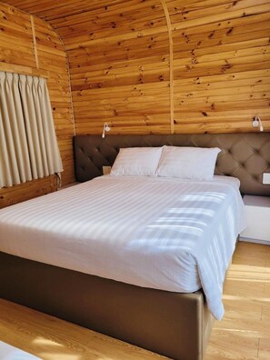 Premium bedding, Select Comfort beds, minibar, individually decorated - An Hoa Residence (Ho Chi Minh City)