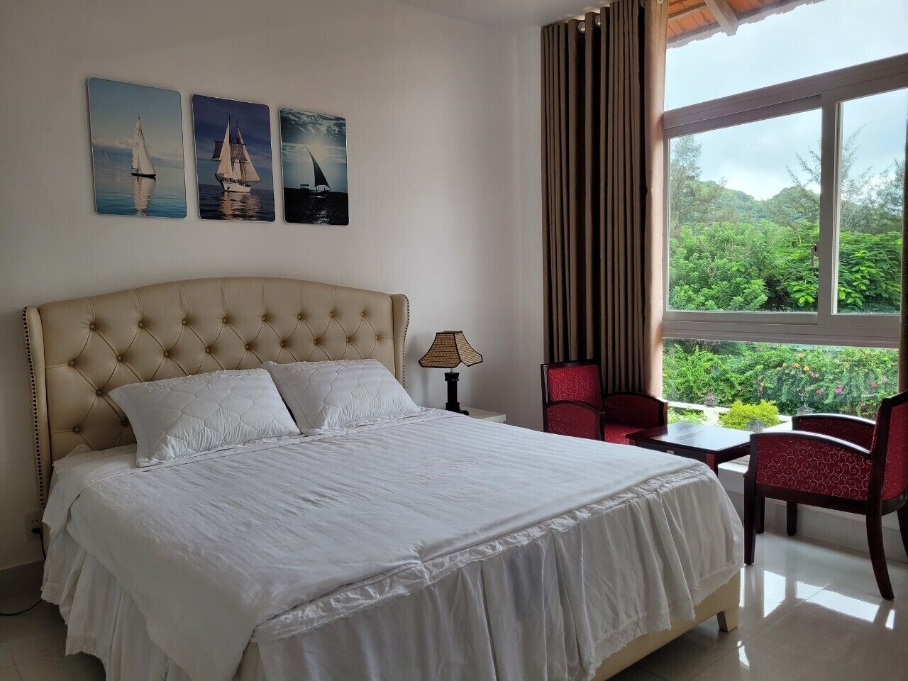 Familie villa | Luxe beddengoed, Select Comfort-bedden, een minibar