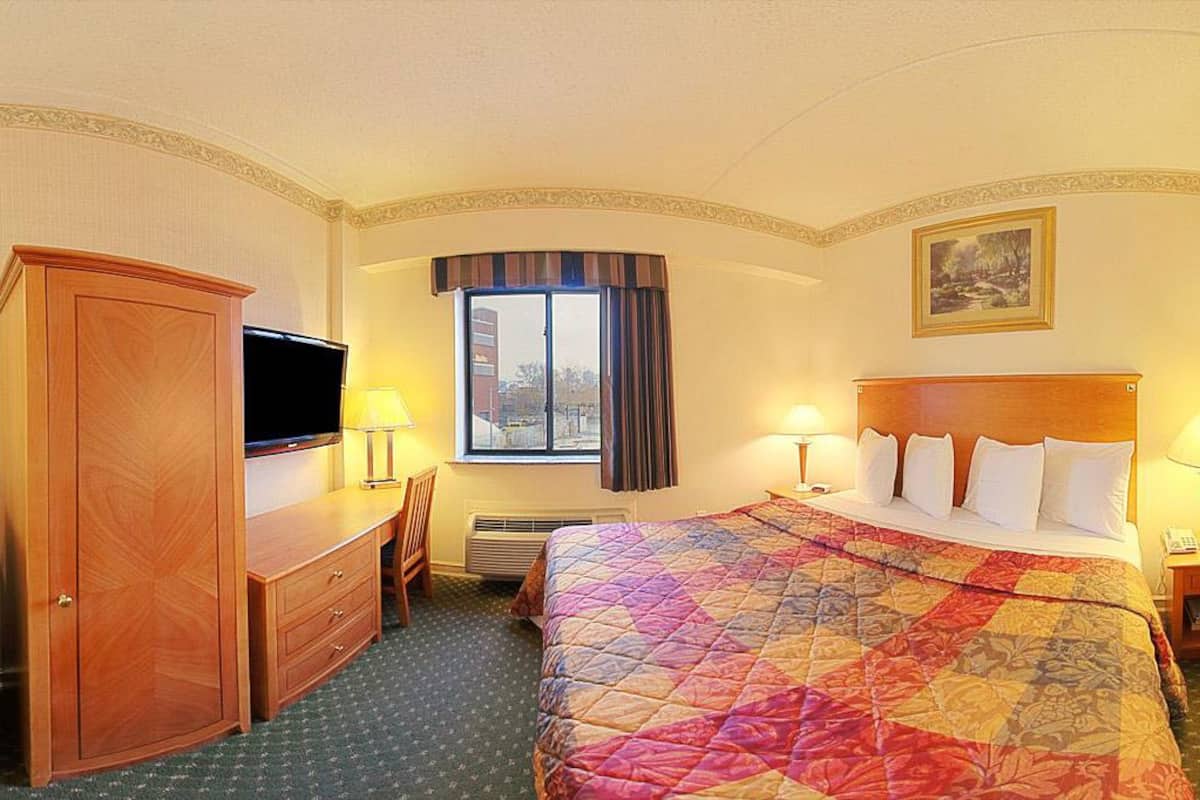 Superior Room, 1 King Bed | Iron/ironing board, WiFi (free), bed sheets
