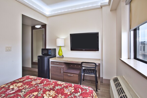 Iron/ironing board, free WiFi, bed sheets