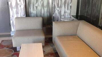 Televisión de plasma de 40 pulgadas con canales vía satélite