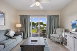 Stadtwohnung | Wohnbereich | 40-Zoll-Fernseher mit Kabelempfang