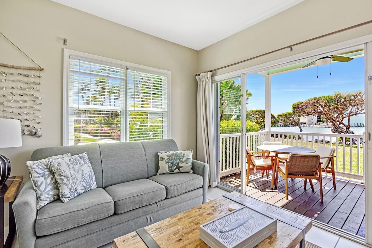 Stadtwohnung | Wohnbereich | 40-Zoll-Fernseher mit Kabelempfang