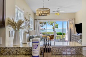 Townhome | Private kitchen | Full-size fridge, microwave, oven, stovetop