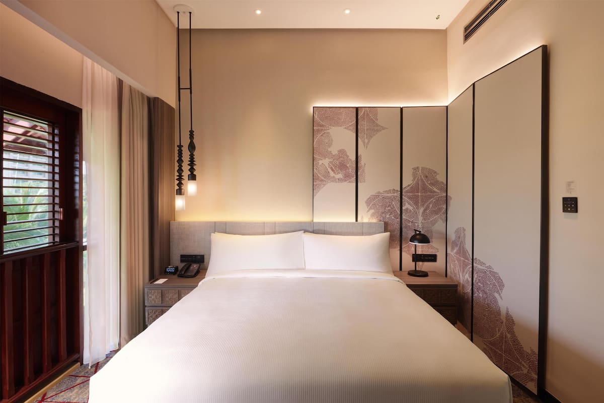 KING ACCESSIBLE ROOM