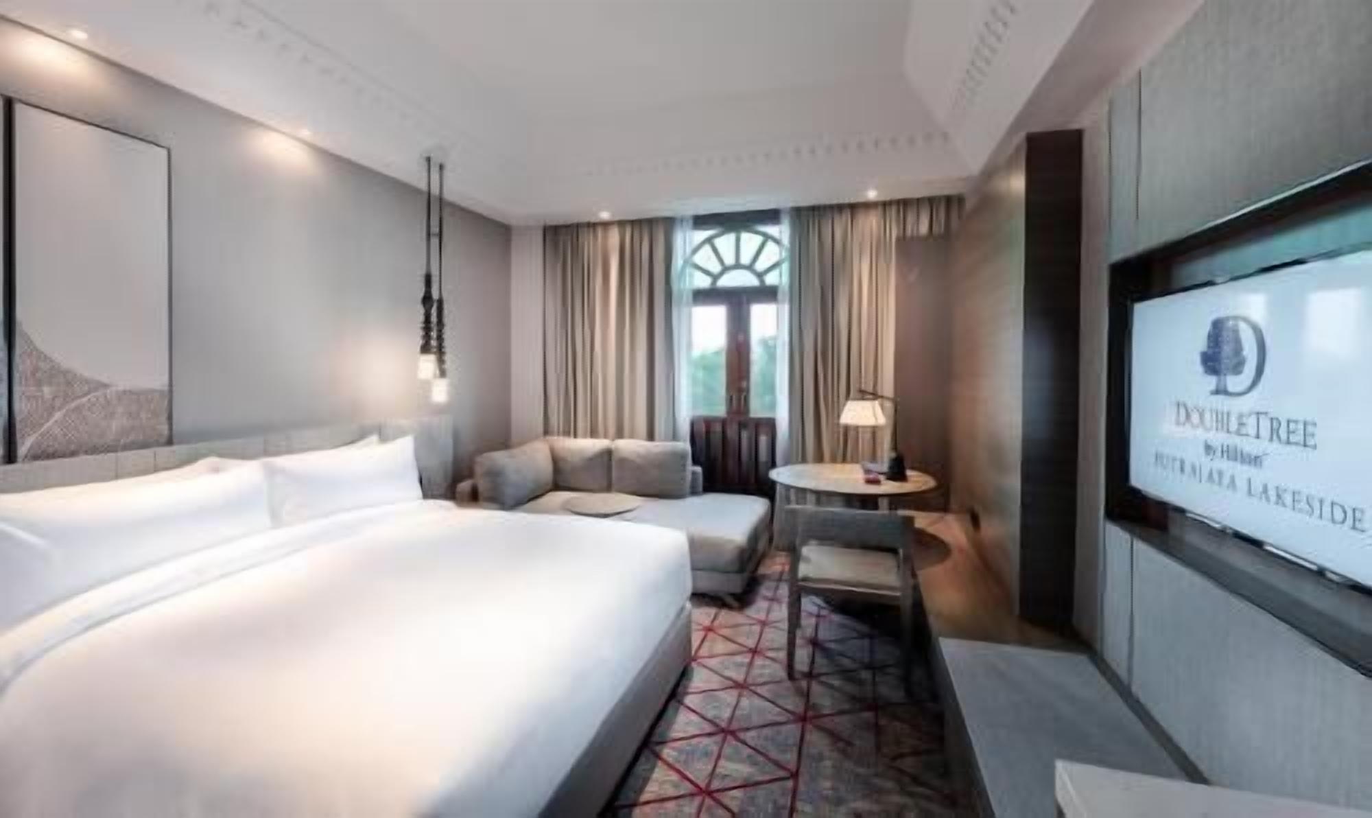 Caja fuerte, mobiliario individual, escritorio