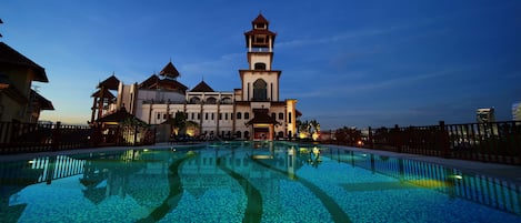 Outdoor pool, pool umbrellas, sun loungers