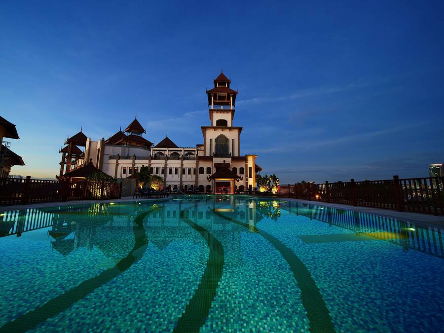 Outdoor pool, pool umbrellas, sun loungers