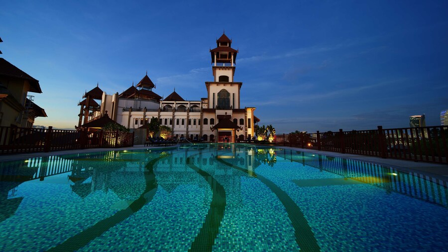 DoubleTree by Hilton Putrajaya Lakeside