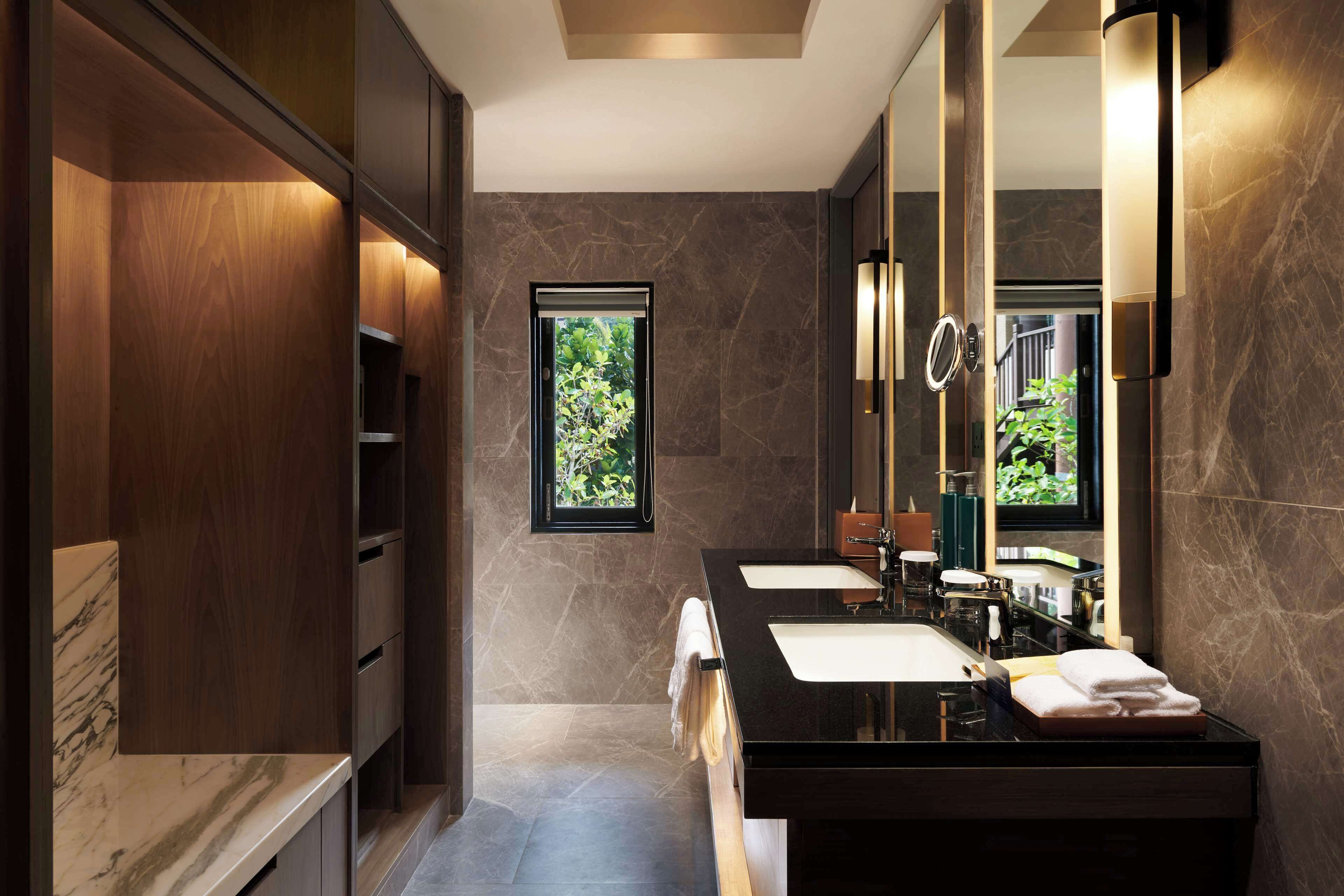 2 bedroom lake view villa | bathroom | free toiletries, hair dryer, bathrobes, towels