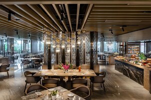 Breakfast, lunch, dinner served; Malaysian cuisine, pool views