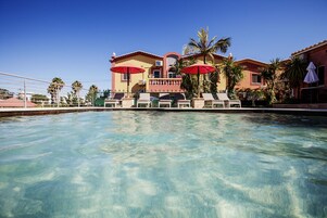 3 piscinas al aire libre