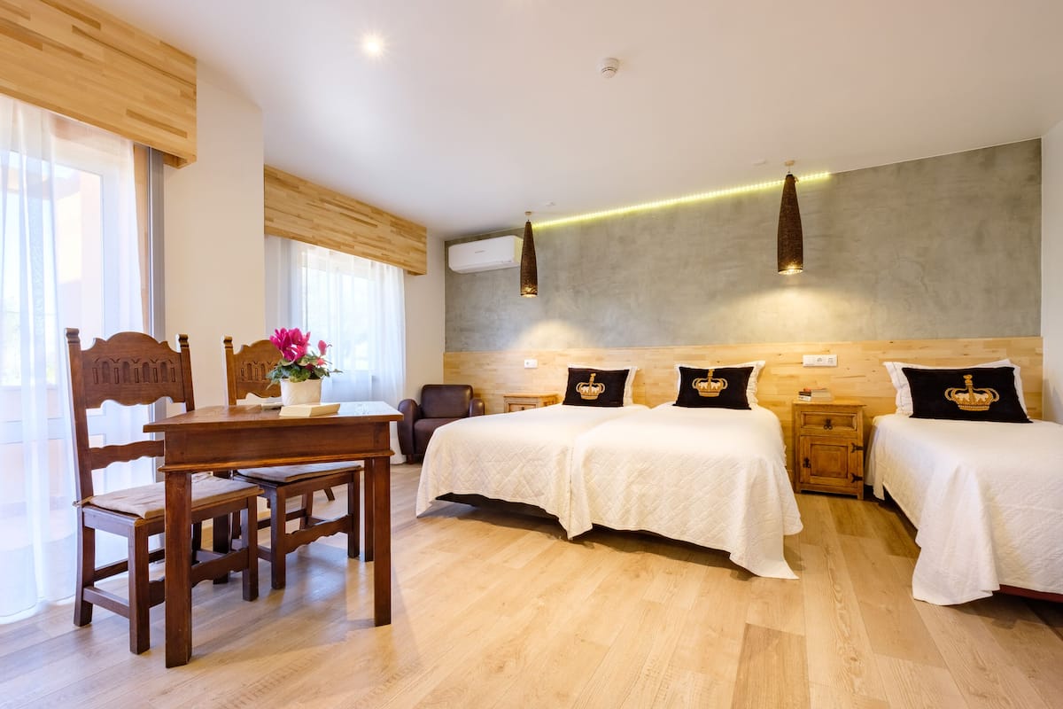 Suite | Egyptian cotton sheets, premium bedding, Select Comfort beds