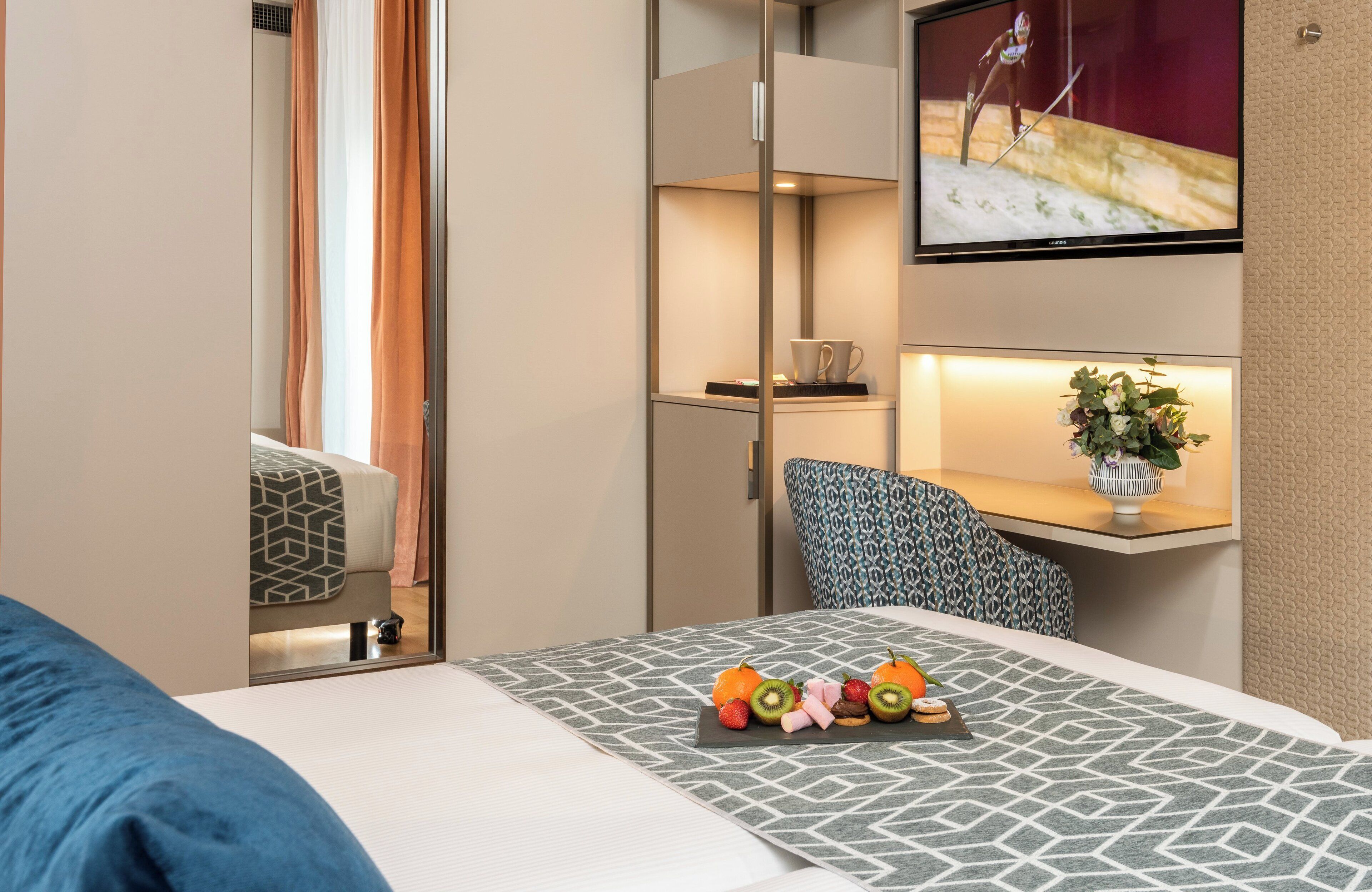 comfort room | minibar, in-room safe, desk, soundproofing