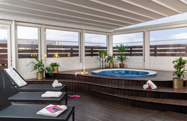 Bain à remous extérieur